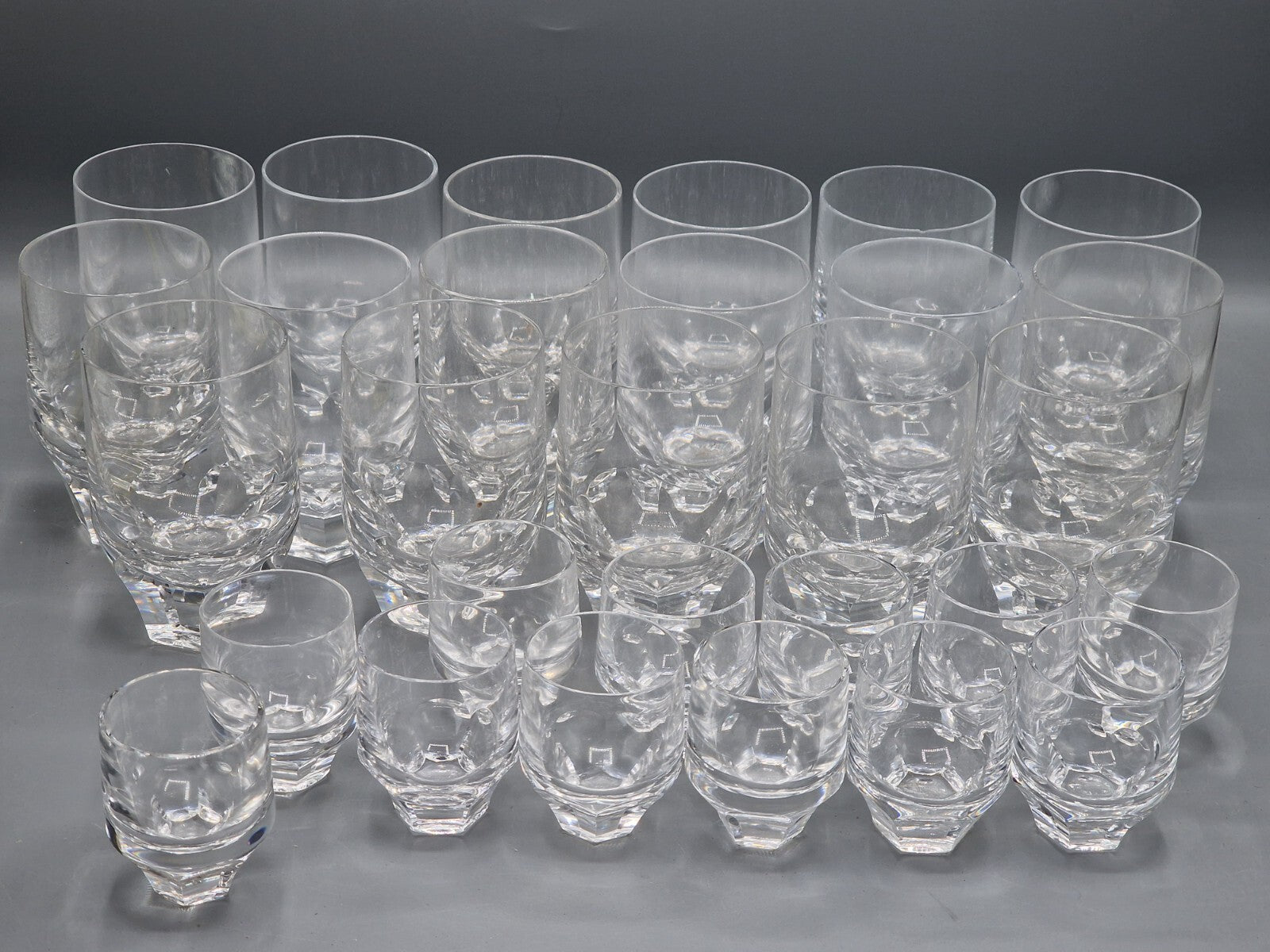 Antiquitäten Gläser, 12x Schnapsläser, 17x Wasserglas
